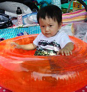 鹿児島市児童クラブ学童保育保育園の園児と浮き輪